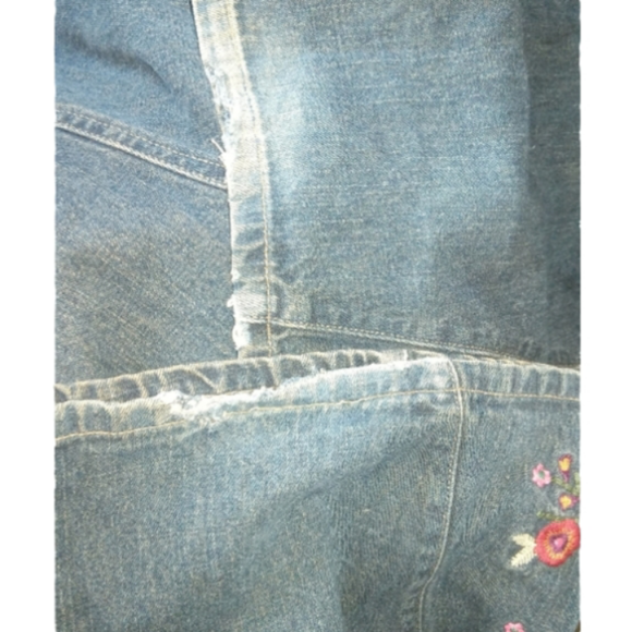 ST. JOHN'S BAY Sz 16T Women's Flare Bottom with Embroidered Flowers jeans VGUC - Picture 6 of 6